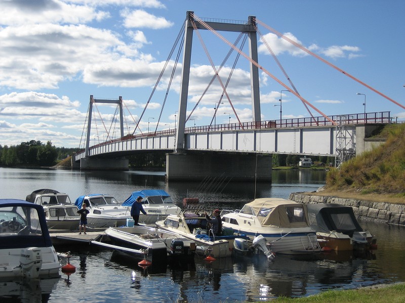 Bron &ouml;ver Str&ouml;ms Vattudal