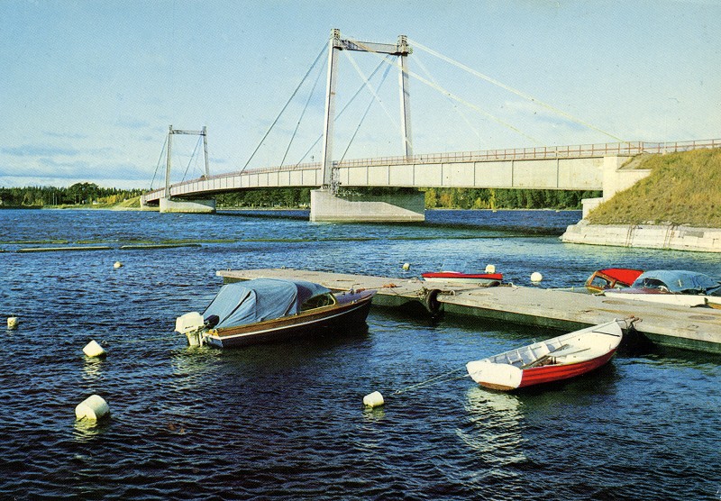 Bron &ouml;ver Str&ouml;ms Vattudal